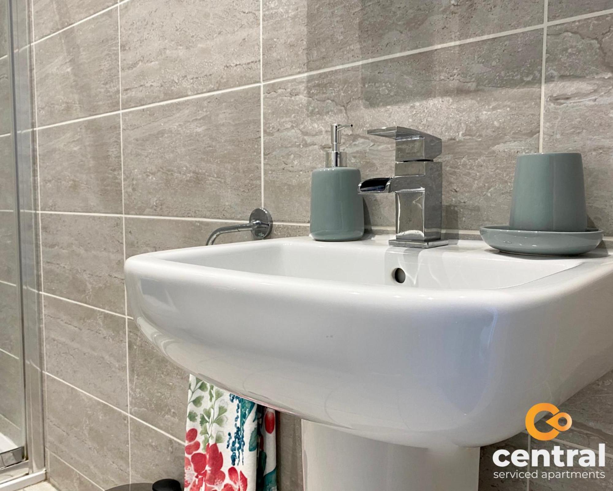 Central Serviced Apartments - Cosy 1 Bedroom - Walk Away From City Quay V&A - Walk To Bus And Train Station - Easy Access To City Centre - Fast Wi-Fi - Fully Equipped - Weekly & Monthly Stay Offers 던디 외부 사진